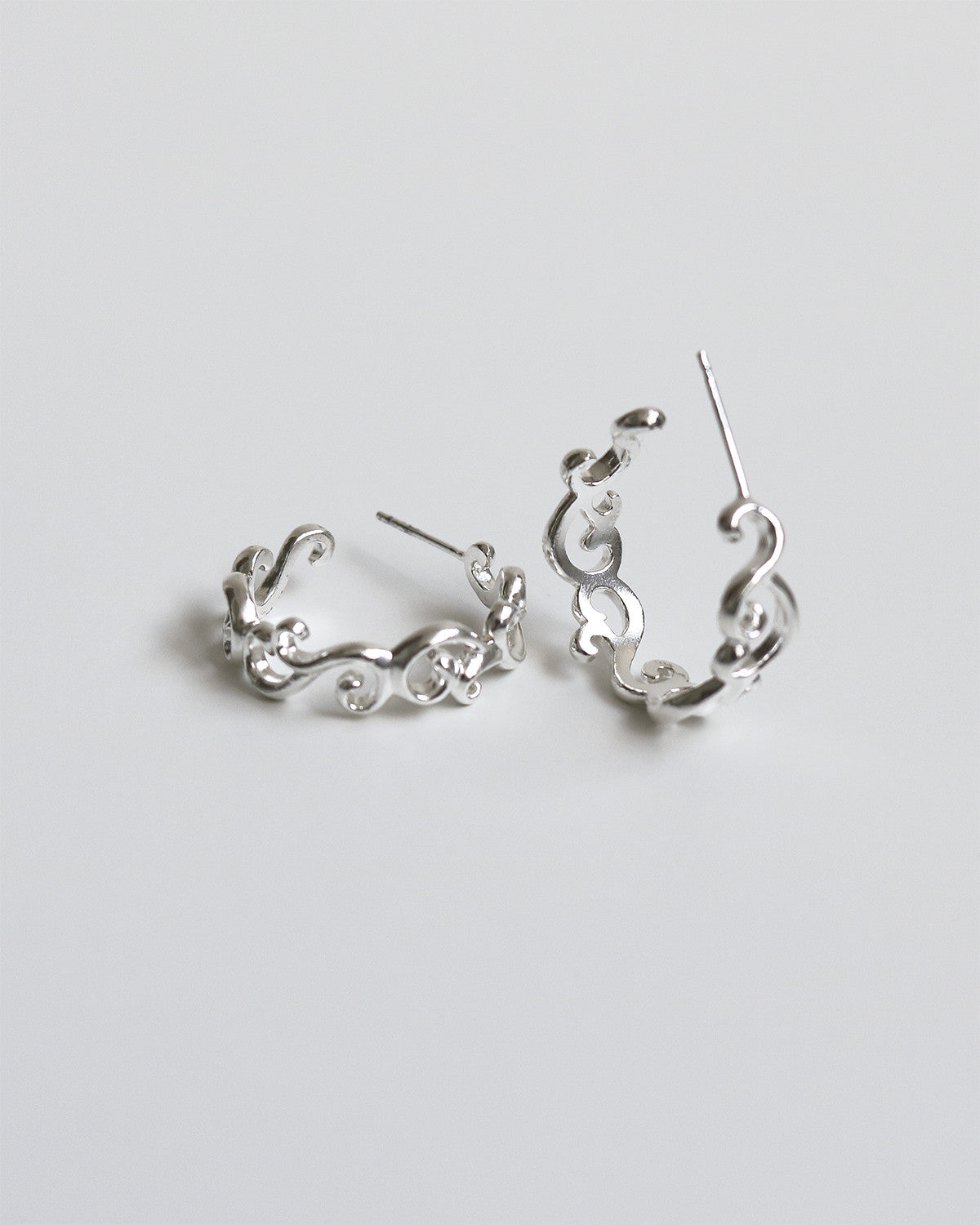 scroll pattern hoop earring - Next Green Door - CAVA LIFE