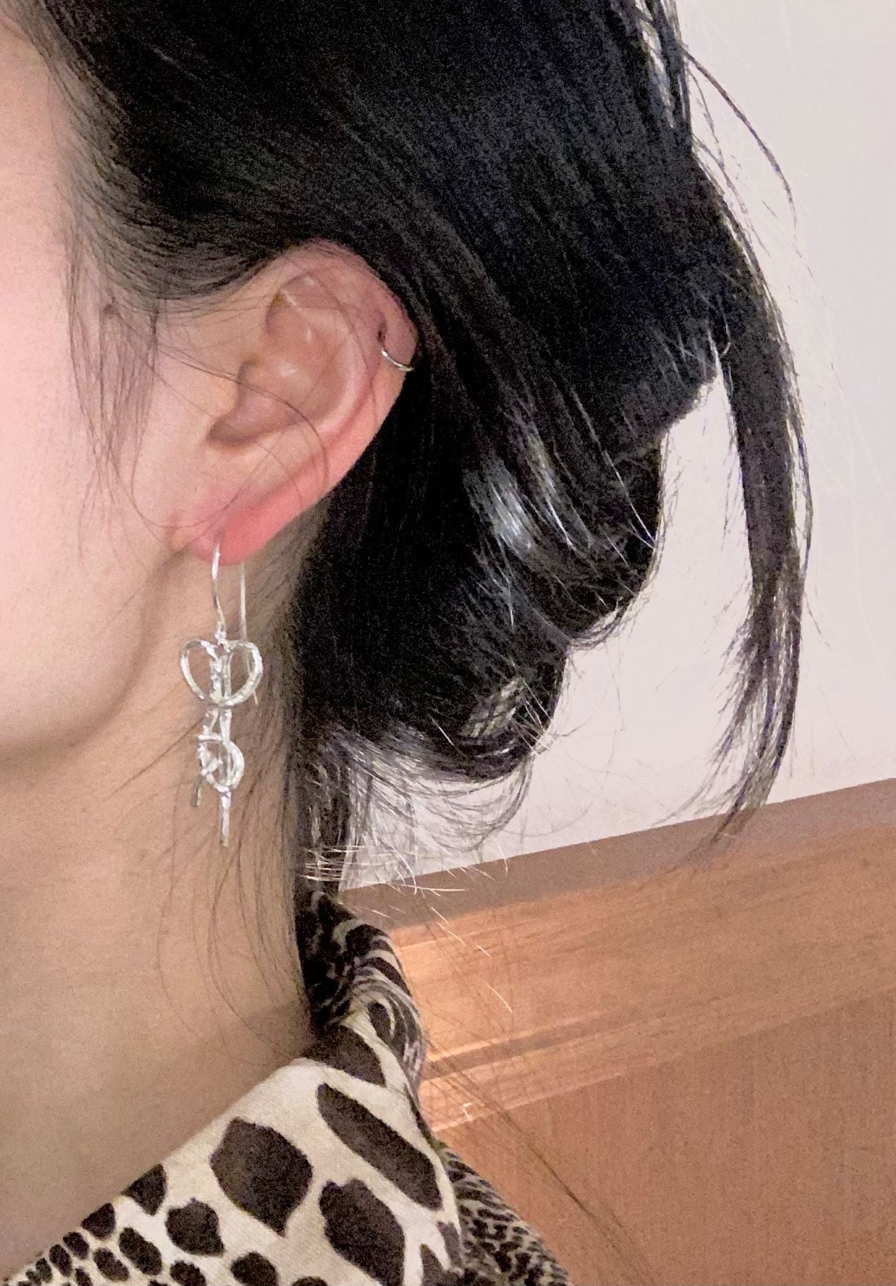 heart shaped knot earring - MIDLIG 미드리그 - CAVA LIFE