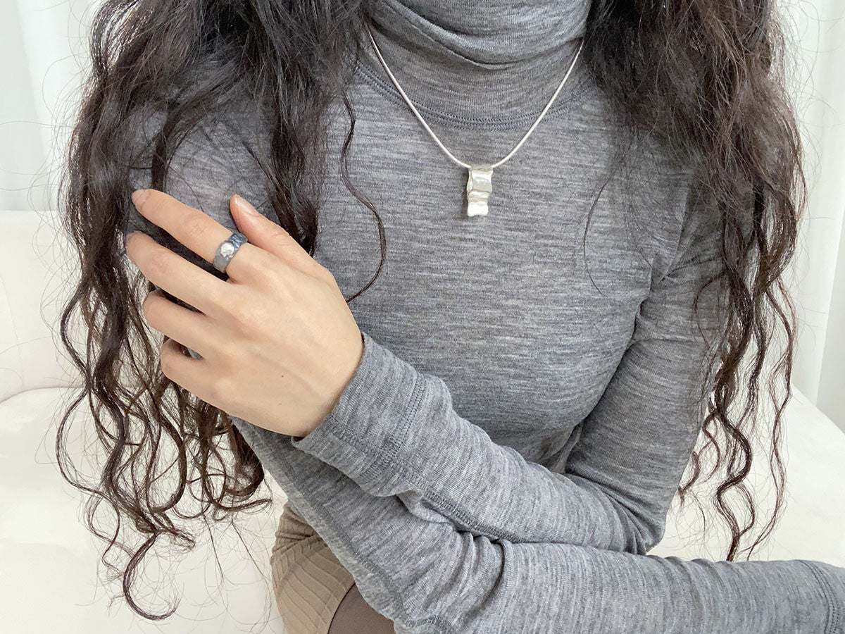 curved necklace 3 - MIDLIG 미드리그 - CAVA LIFE