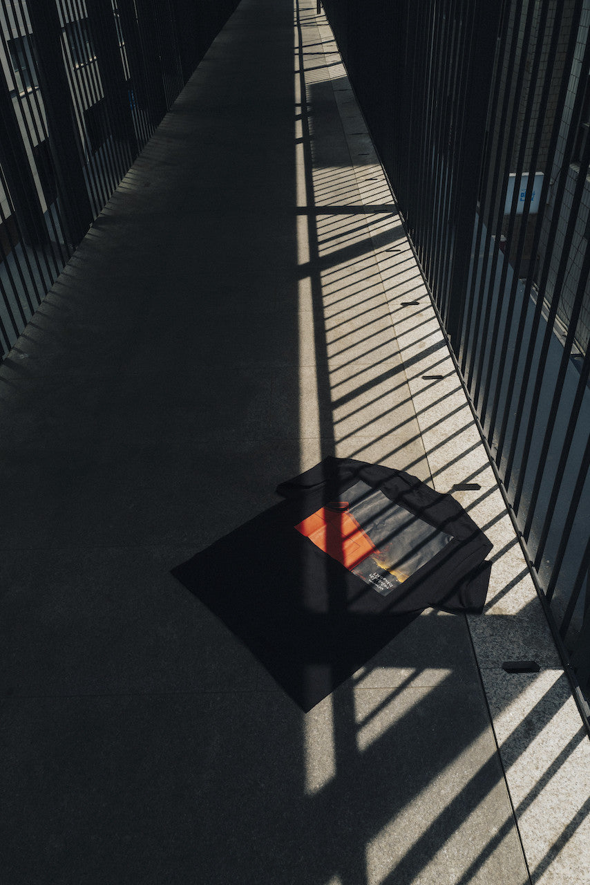 LINGERING LEFTOVERS 티셔츠 블랙