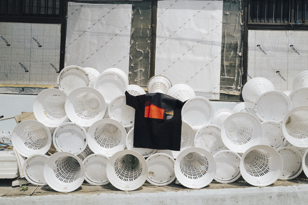 LINGERING LEFTOVERS 티셔츠 블랙