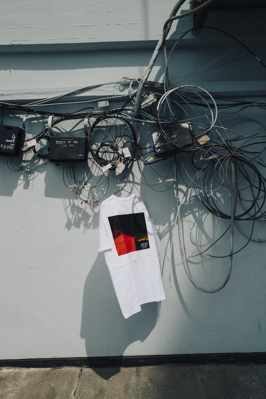 LINGERING LEFTOVERS 티셔츠 화이트