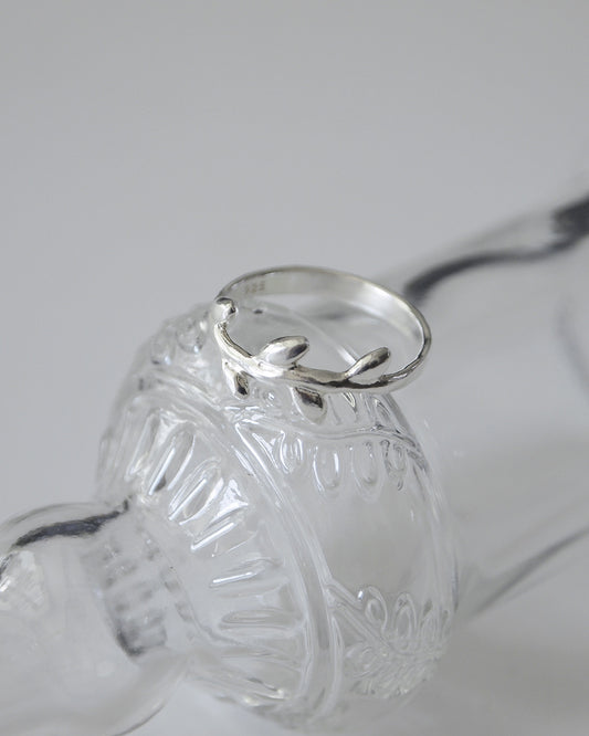 tiny leaves ring - Next Green Door - CAVA LIFE