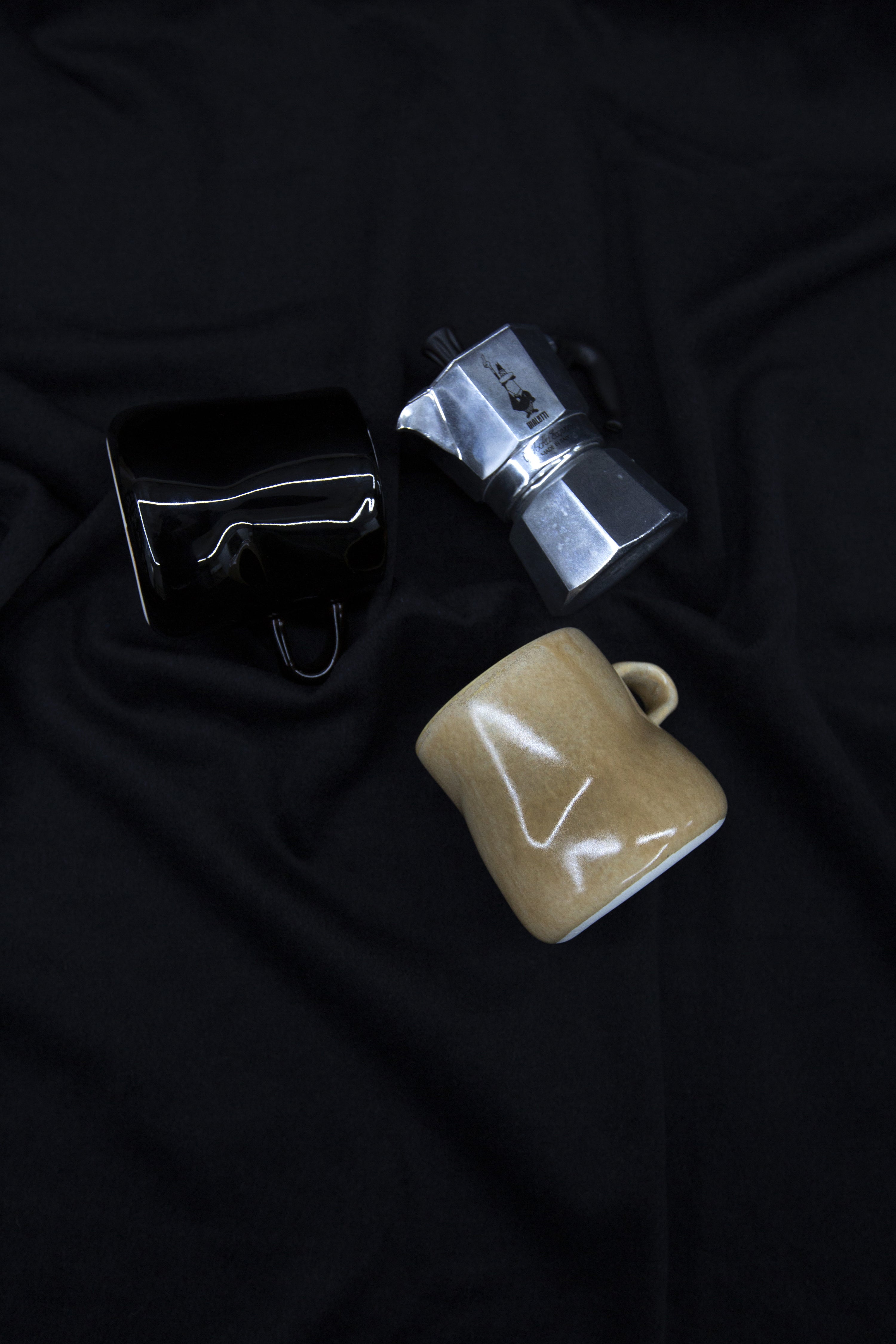 SAI 002 찌그러진 머그컵 딥블랙 - SAI 사이 - CAVA LIFE