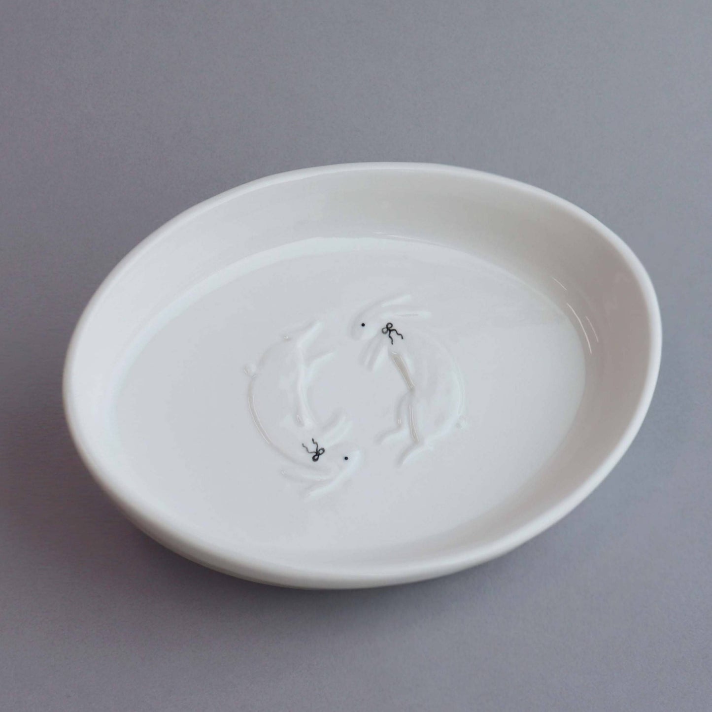 black ribbon bunny dish