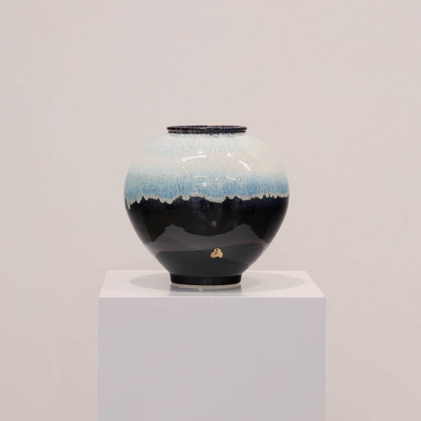 SAI 006 무너지는 하늘 달항아리