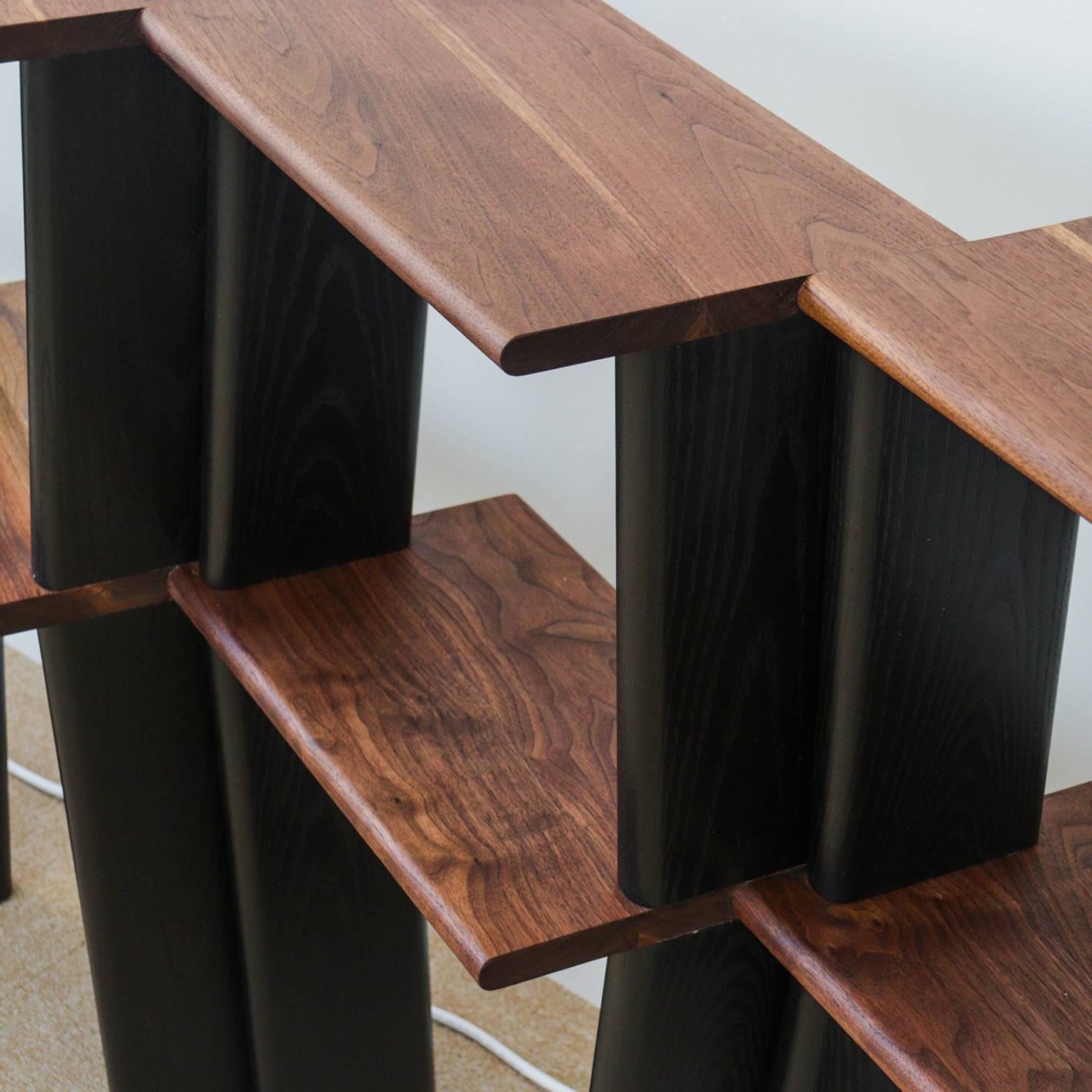 Pinar Shelf | Walnut, Black