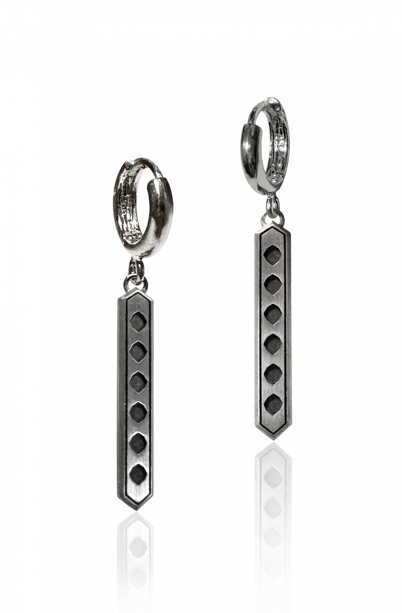 하토르 36mm 팔각방패 귀걸이 - Sekhmet 세크메트 - CAVA LIFE