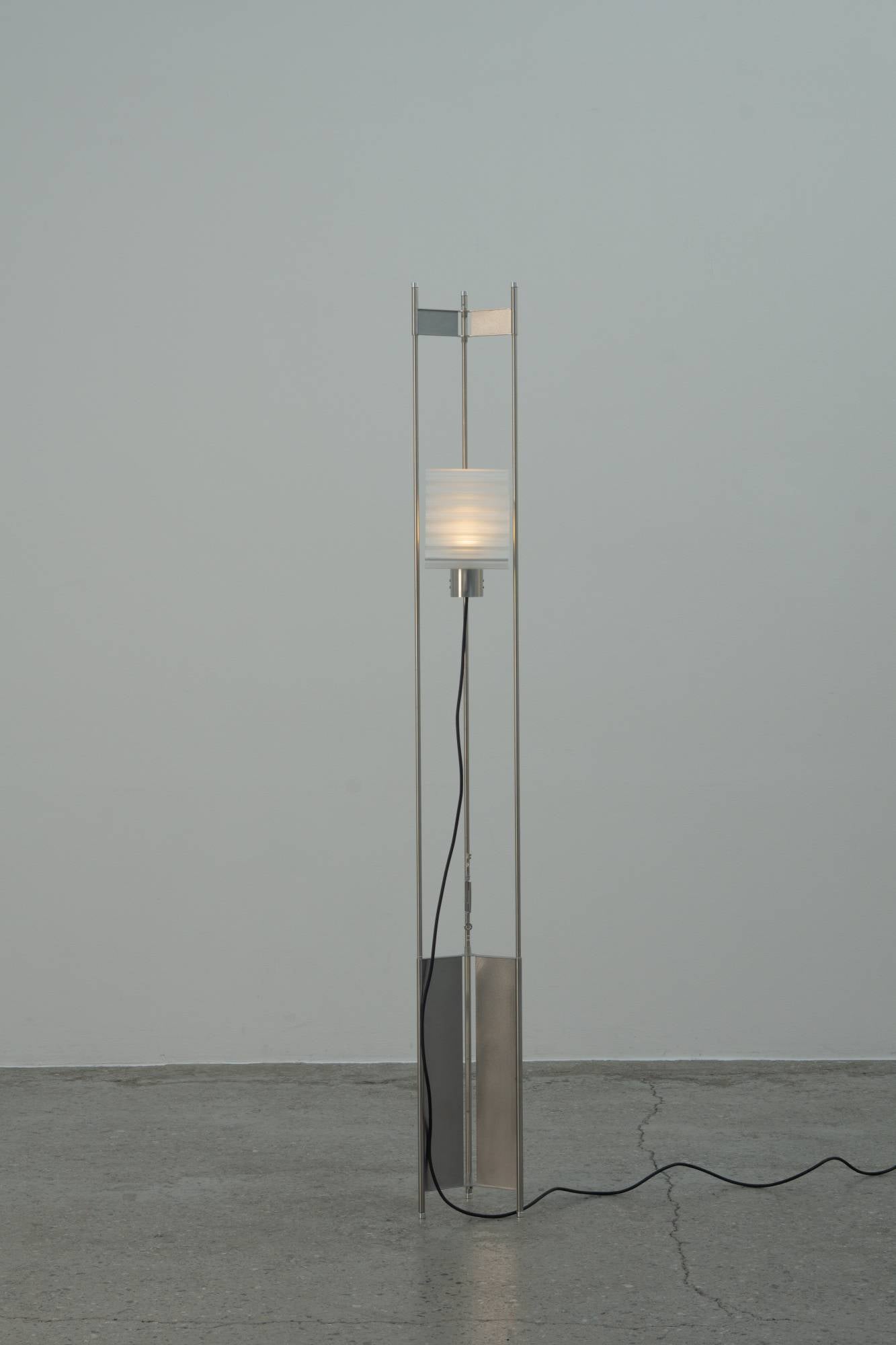 PMF 플로어 스탠드 001