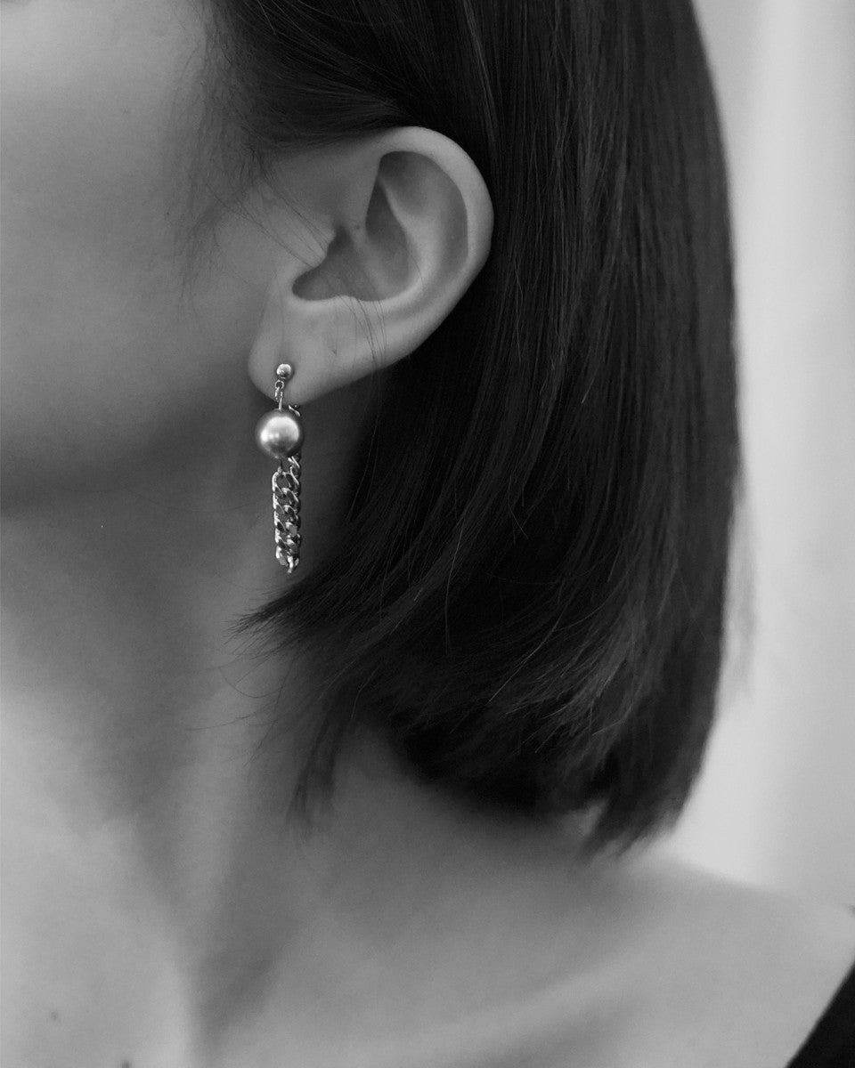 Focus Single Earring│포커스 싱글 귀걸이 - Pauline Louise 폴린루이즈 - CAVA LIFE