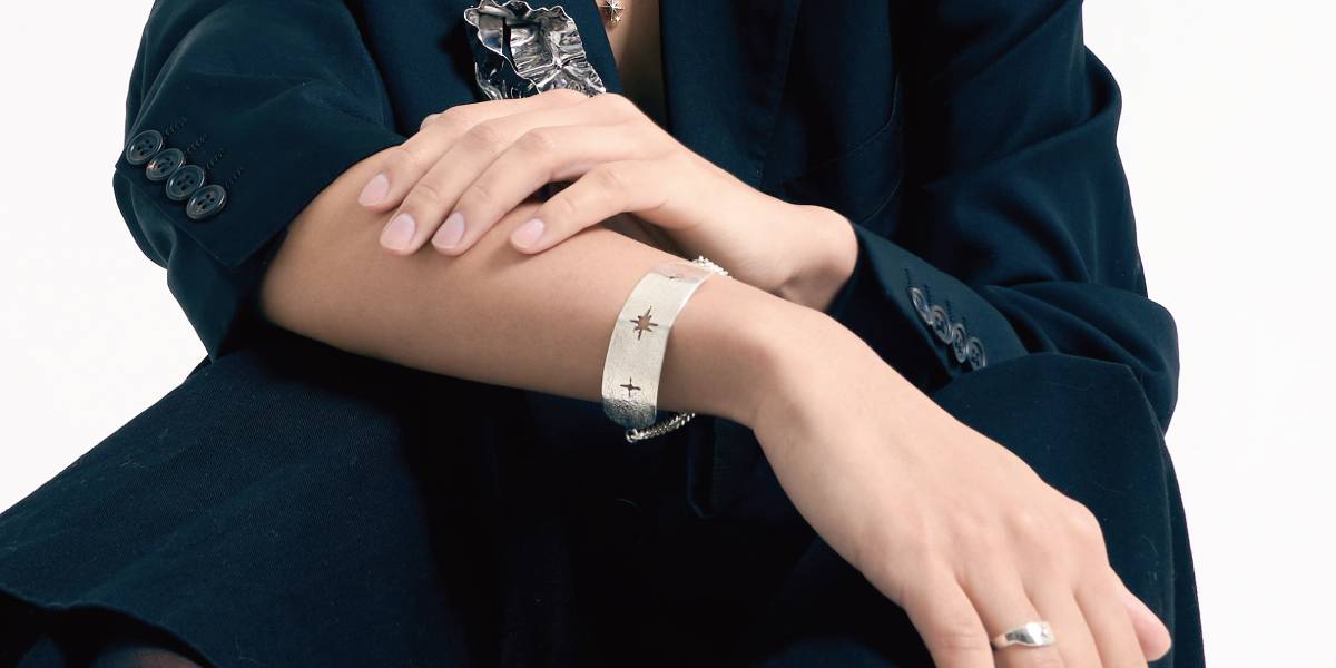 더 라이트 브레이슬릿 - The Massive 김소연 / 더메시브 - CAVA LIFE