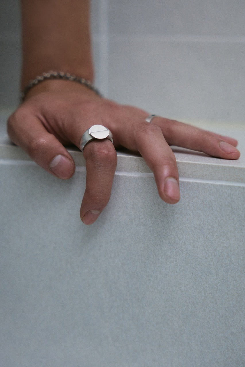 Void circle ring - OVERTHELINE 오버더라인 - CAVA LIFE