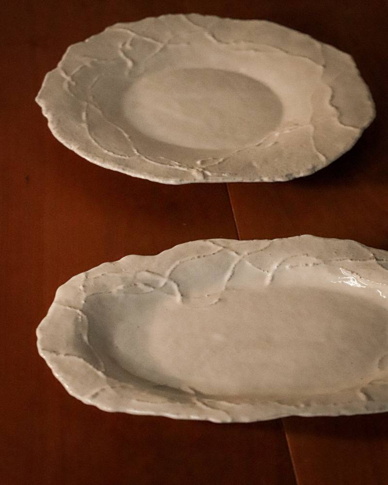 Vine dish matt glossy grey white round