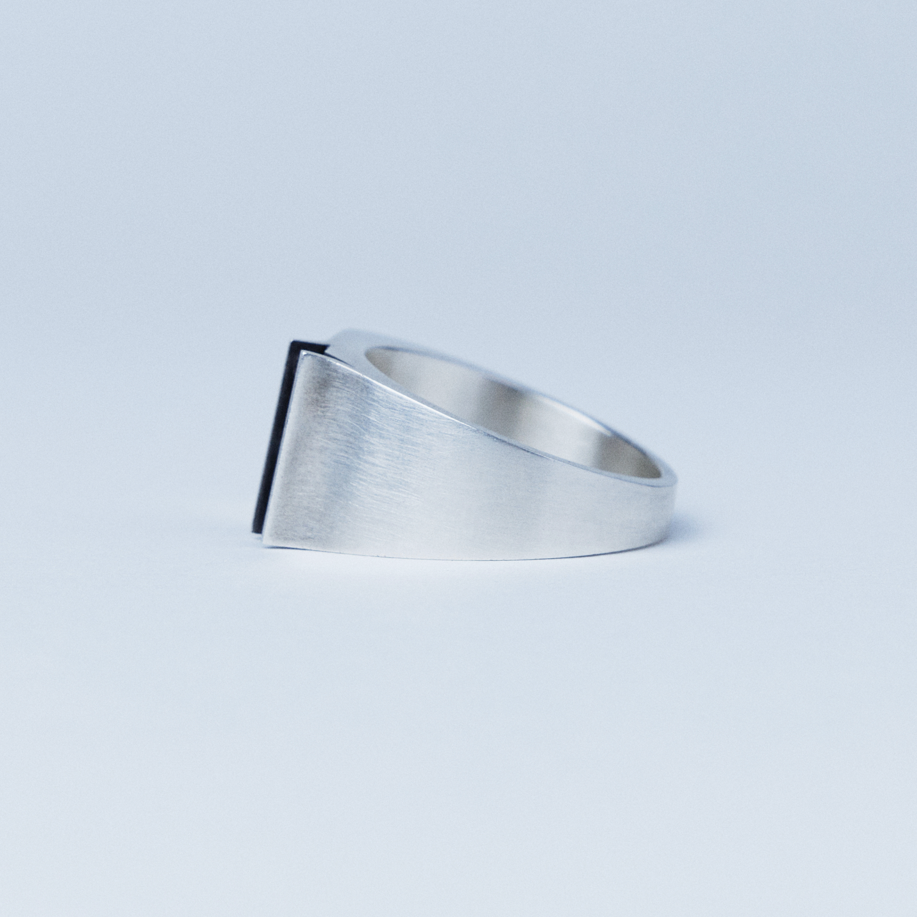 Void square ring - OVERTHELINE 오버더라인 - CAVA LIFE