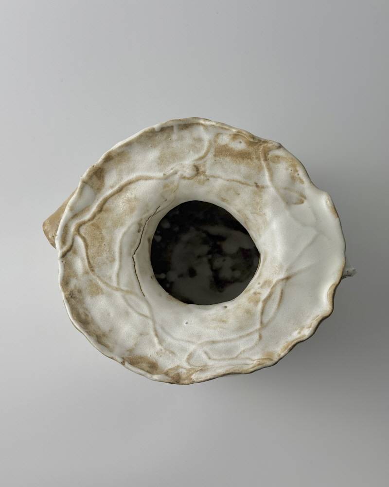 vine leaf round vase