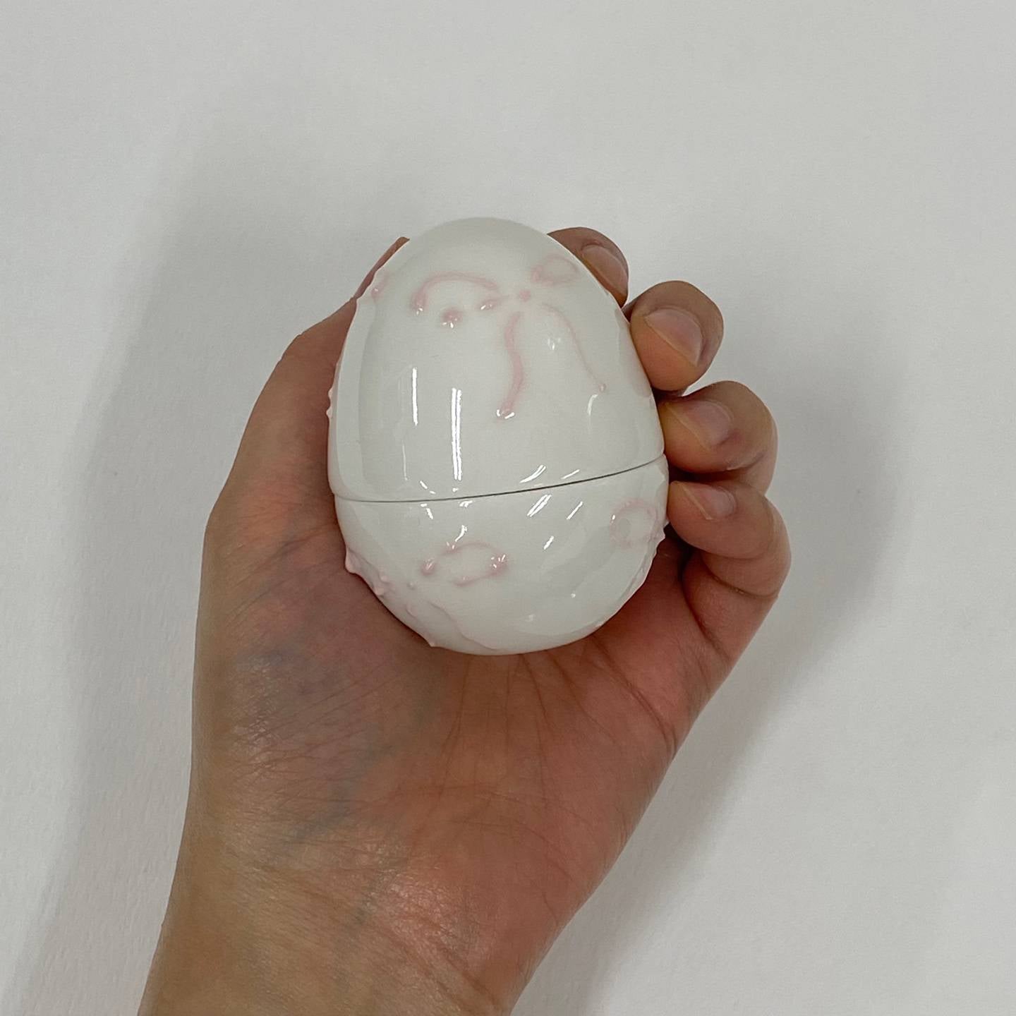 ribon egg holder