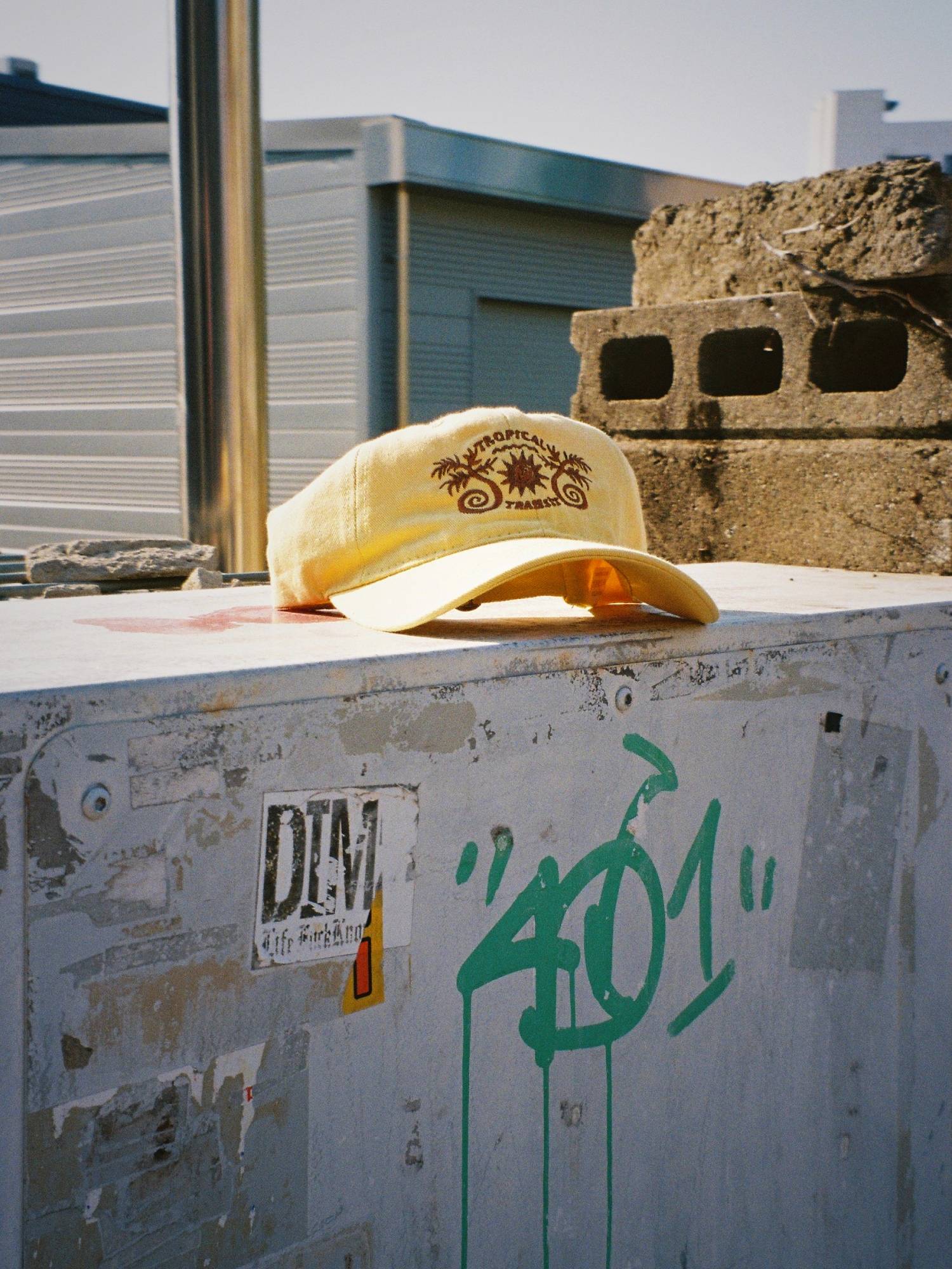 Embroidered Drawing Cap 드로잉 자수 캡 - Yellow