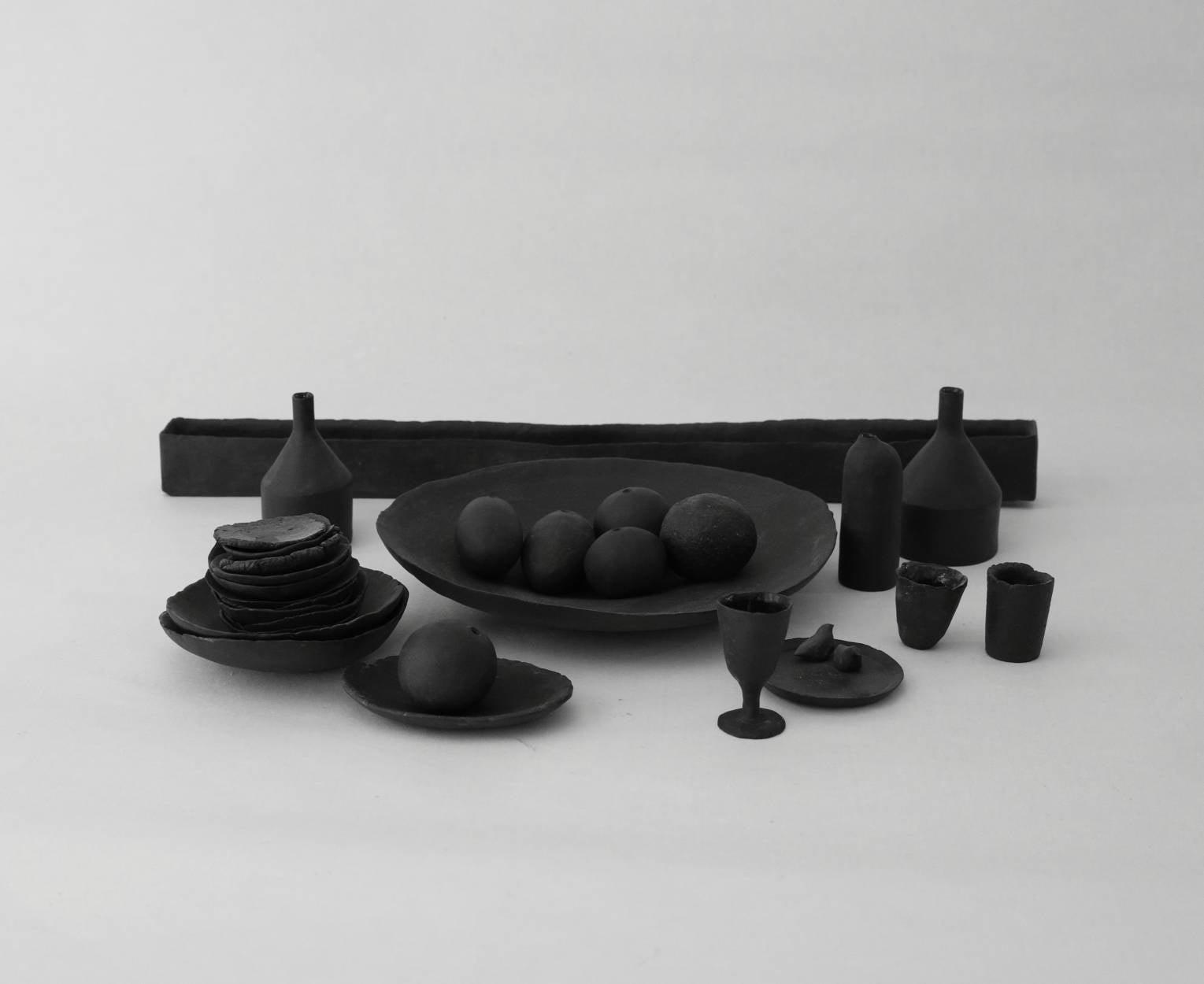 작고 검은 화병 - Muljilsegye 물질세계 物質世界 - CAVA LIFE