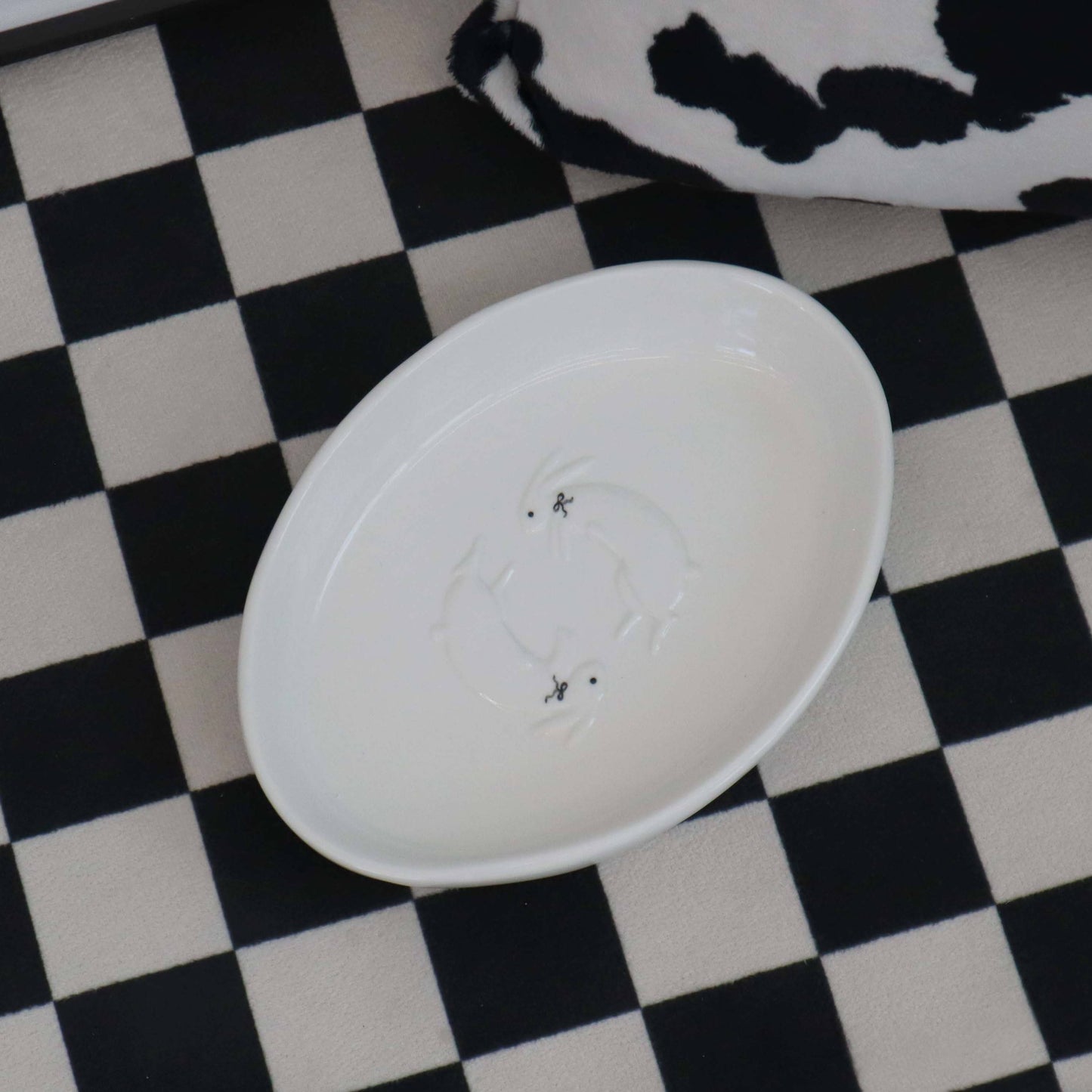 black ribbon bunny dish