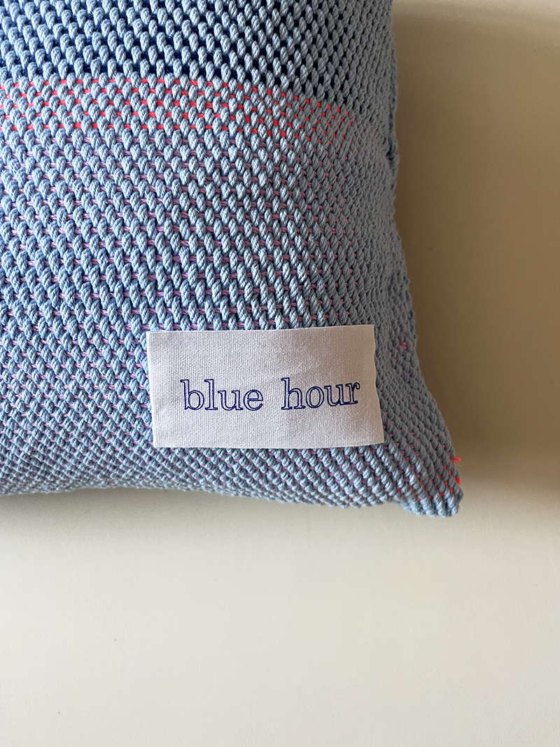 레몬과 돌고래 손바느질 위빙 쿠션 - Blue Hour 블루아워 - CAVA LIFE