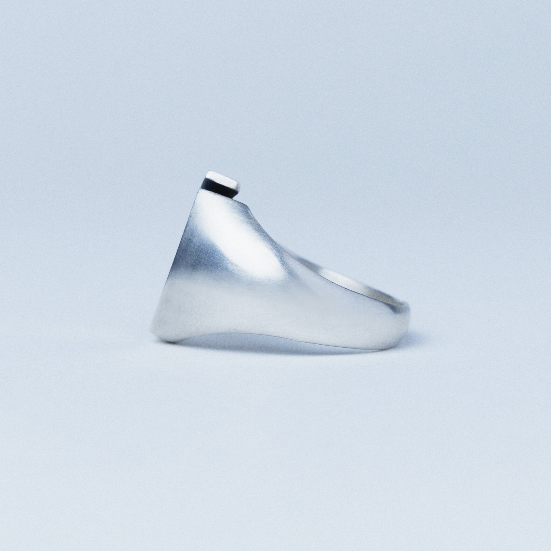 Void oval ring - OVERTHELINE 오버더라인 - CAVA LIFE