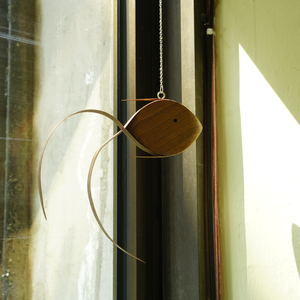 Almond Fish 모빌 - 월넛