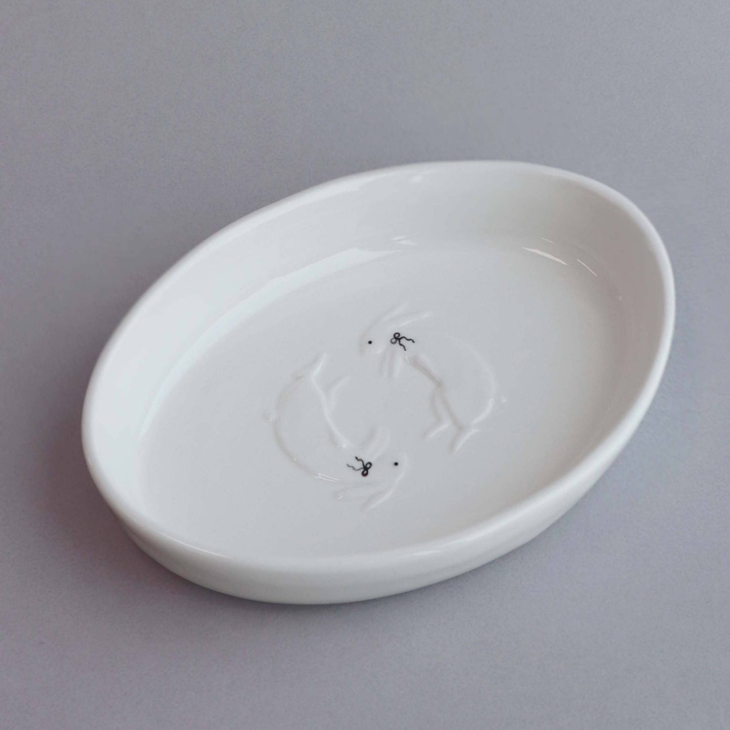 black ribbon bunny dish