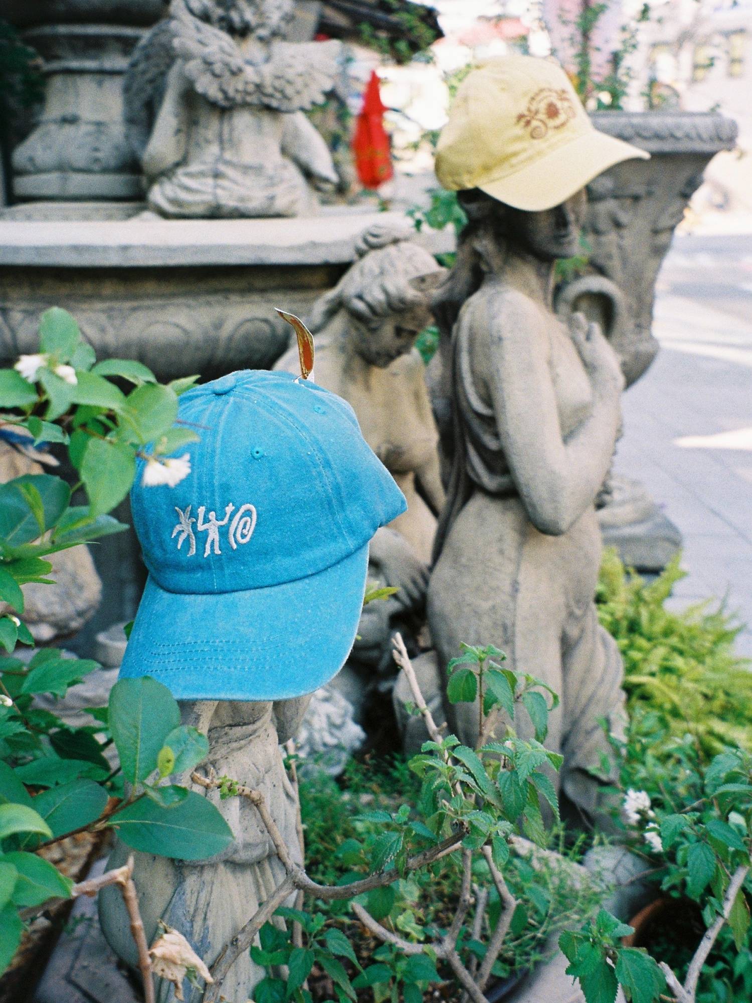 Embroidered Drawing Cap 드로잉 자수 캡 - Blue