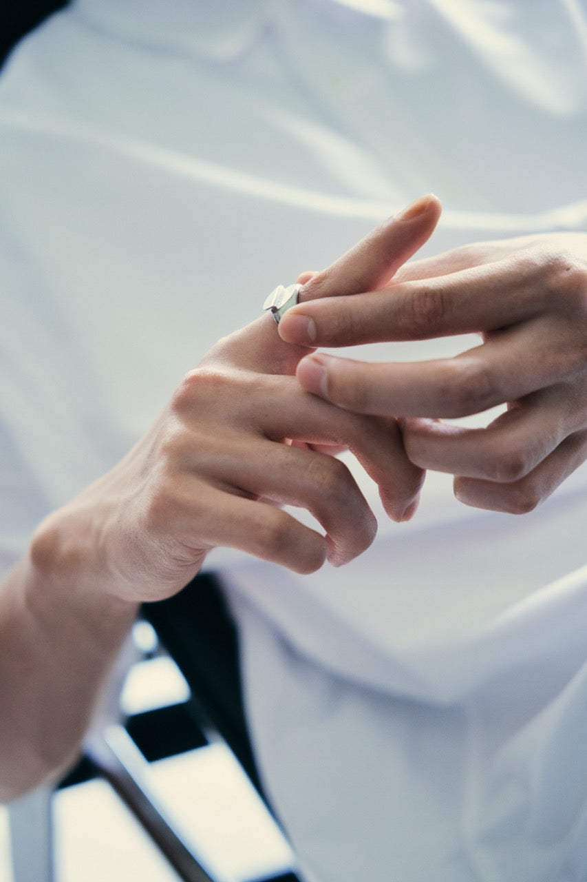 Void circle ring - OVERTHELINE 오버더라인 - CAVA LIFE