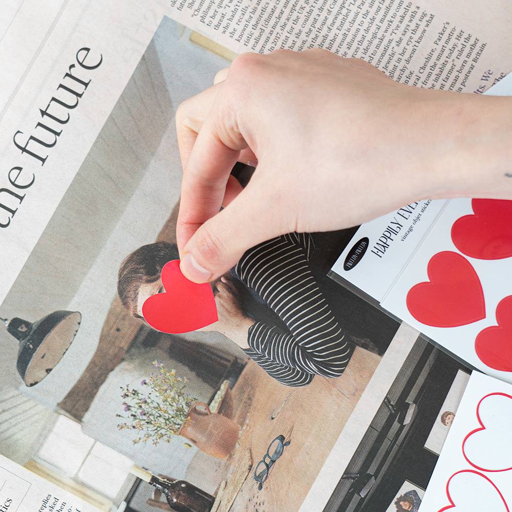 HAPPILY EVER AFTER - RED HEART (하트 씰스티커 2매)