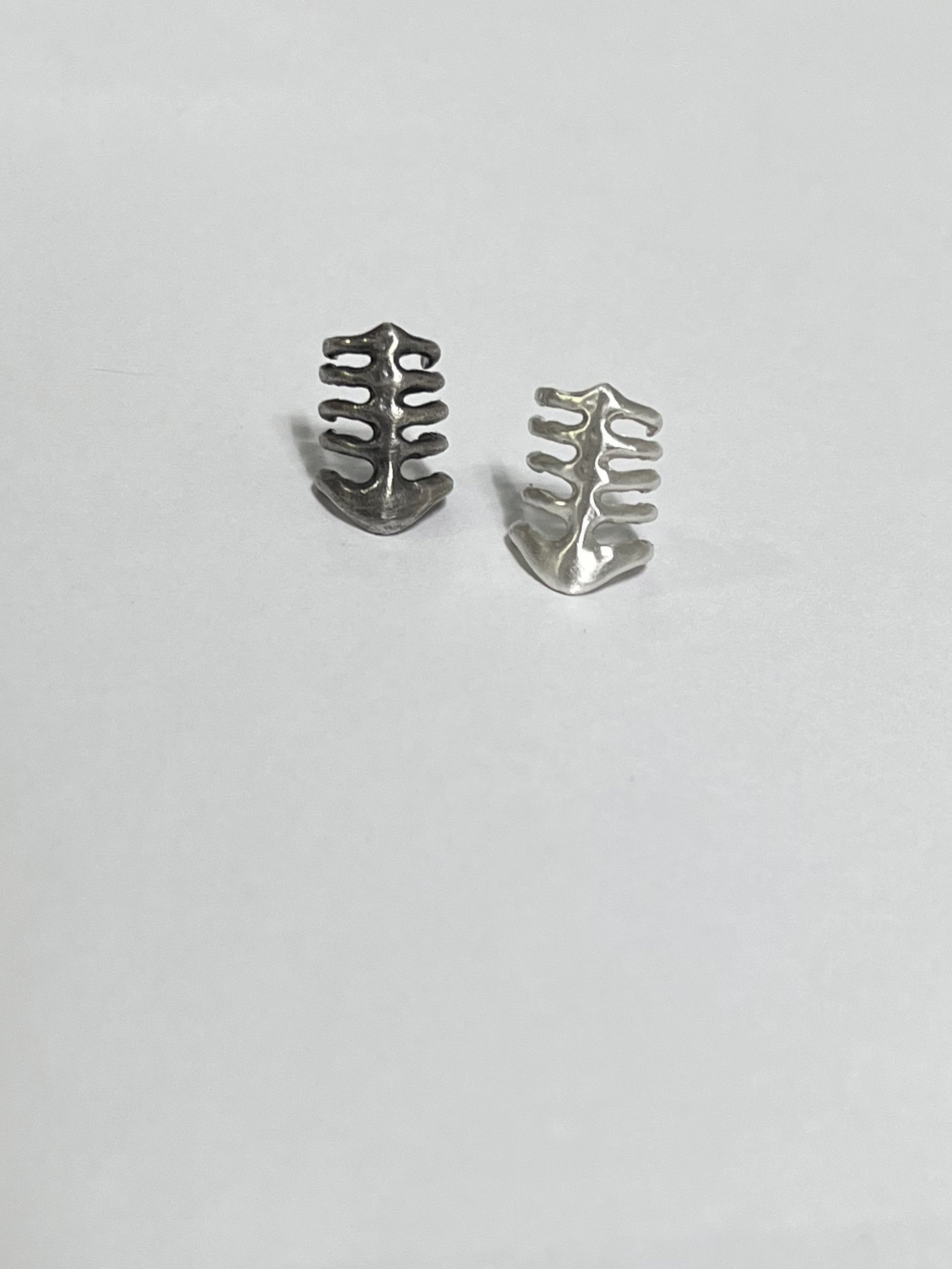 rib bone earcuff - Haett 헤트 - CAVA LIFE