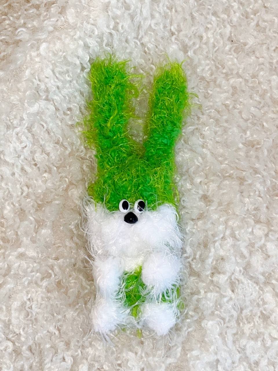 wiggly green rabbit keyring