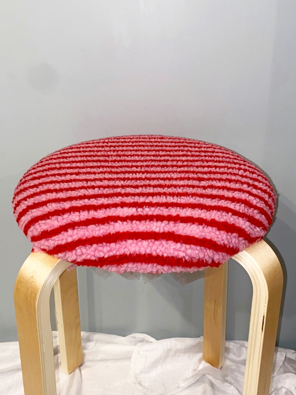 Fur stripe stool (red&pink)