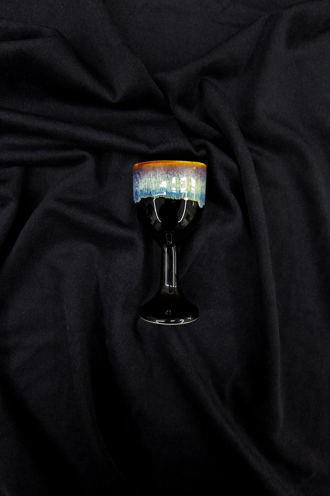 도자기 와인 잔 무너지는 하늘