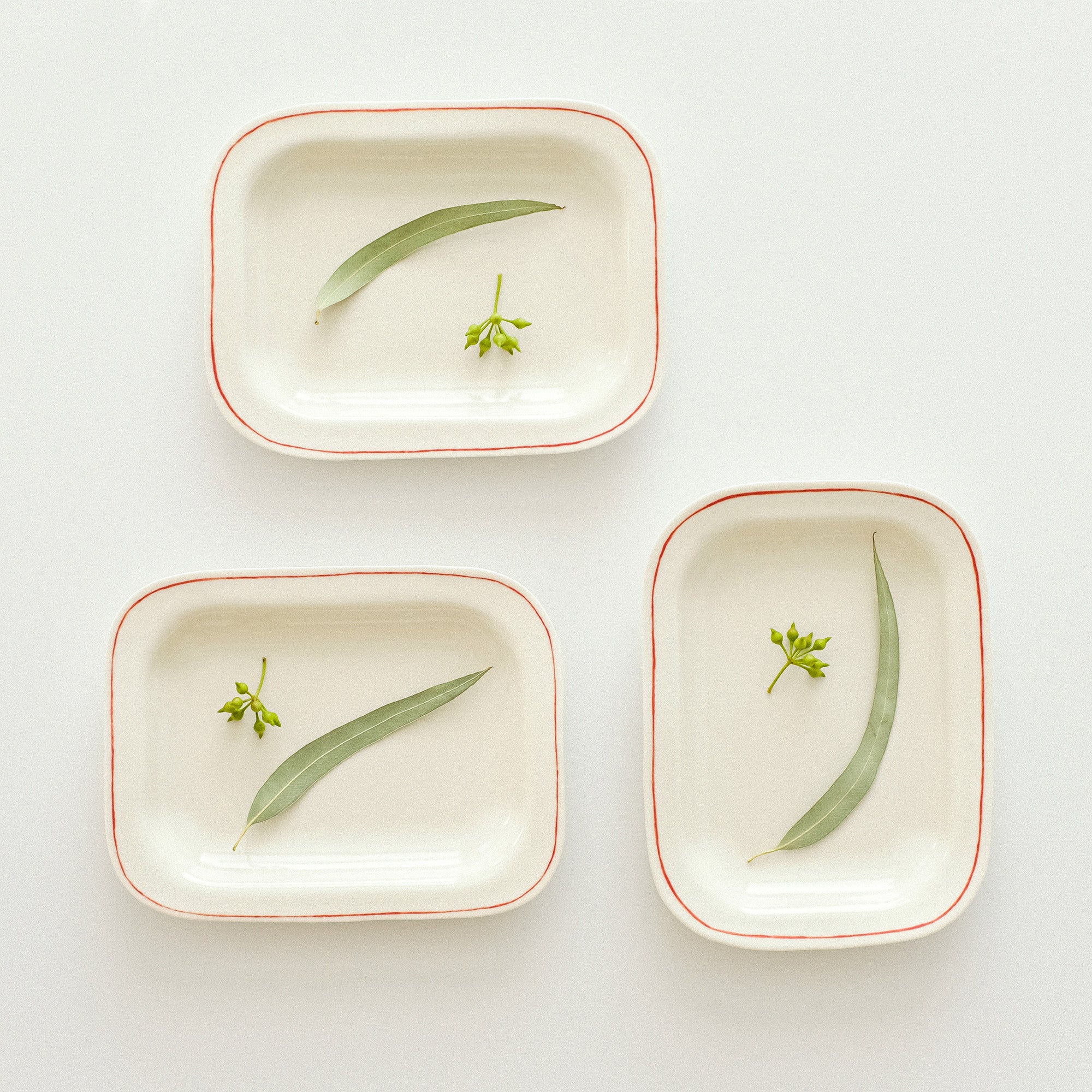 레드커런트 사각 접시 - LILY CERAMICS 백합도자기 - CAVA LIFE