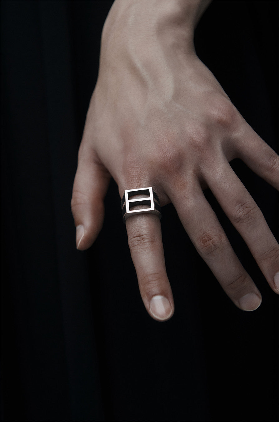 Bold line frame ring - OVERTHELINE 오버더라인 - CAVA LIFE