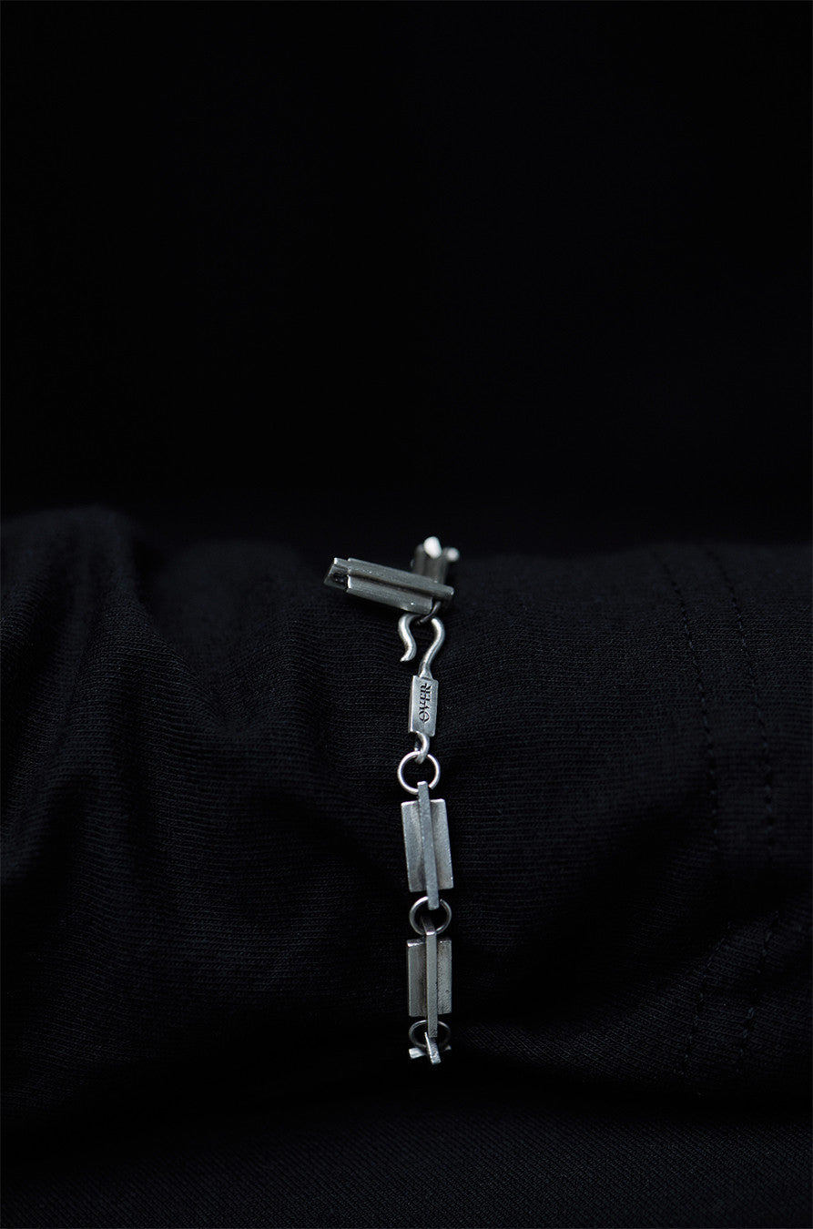 Bold line bracelet - OVERTHELINE 오버더라인 - CAVA LIFE