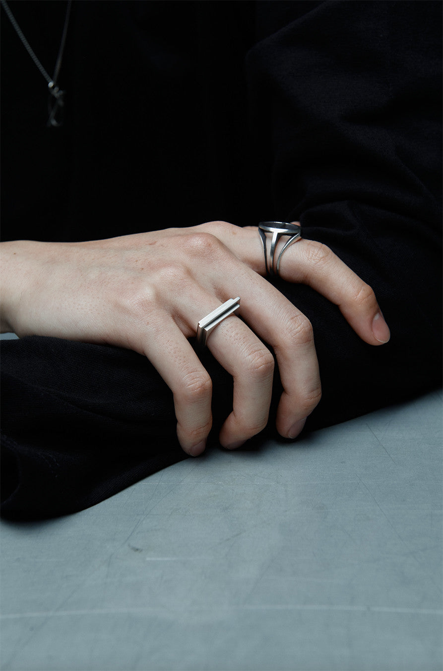 Bold line oval ring - OVERTHELINE 오버더라인 - CAVA LIFE